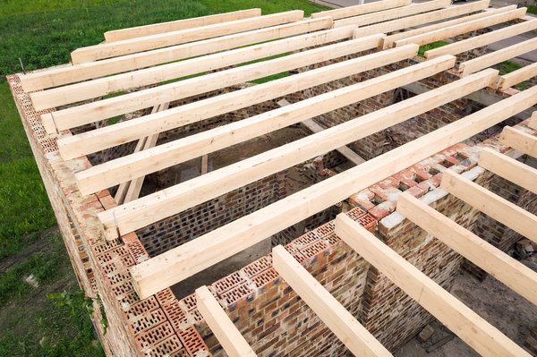 Quels sont les caractéristiques des lambourdes en bois ?